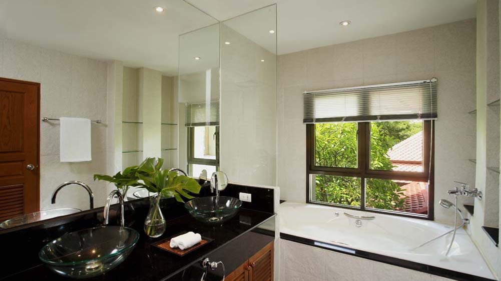 Laguna Waters - Bathroom setting